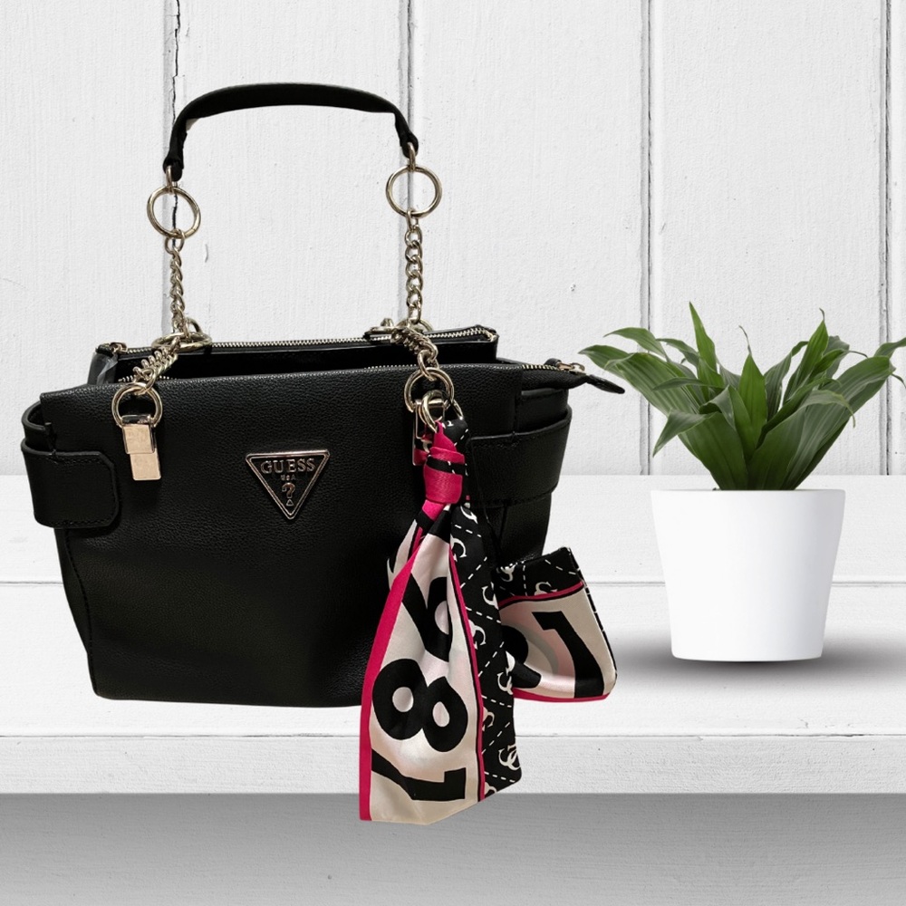 GUESS WOMEN’S PURSE